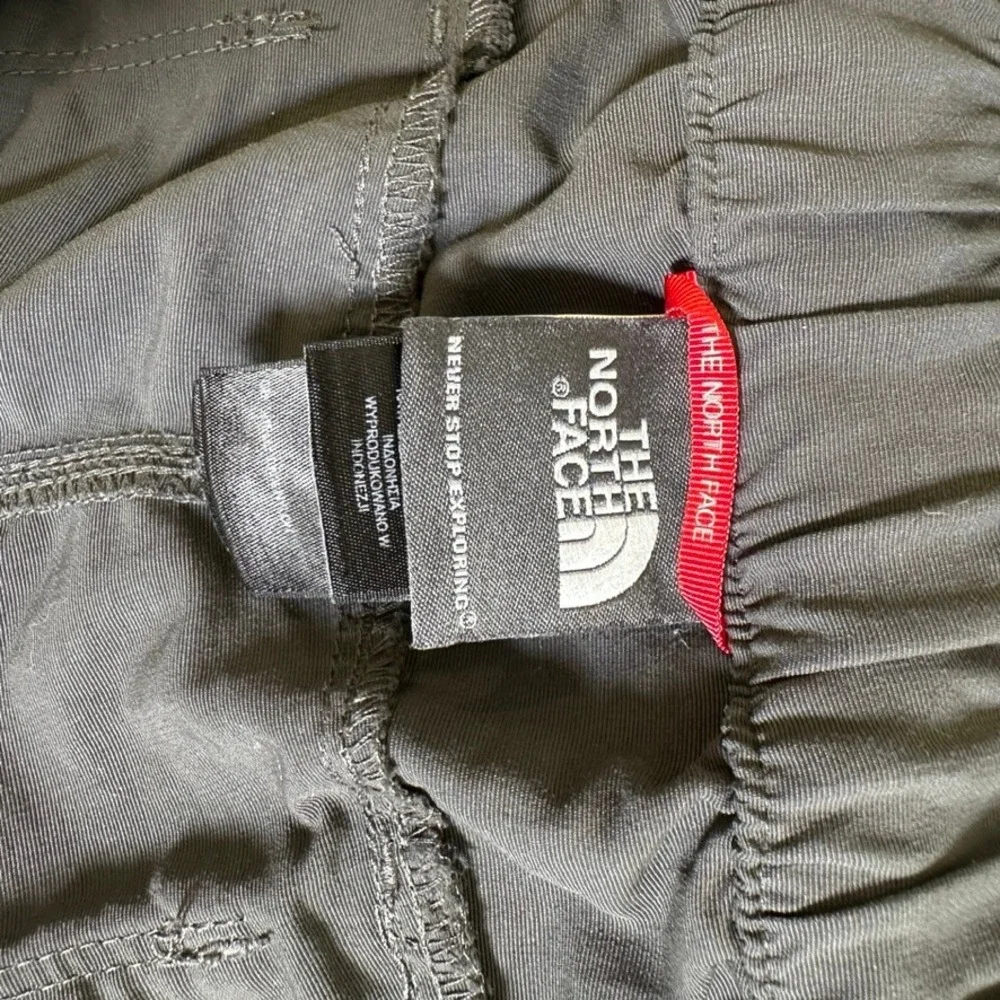 The North Face Mens Class V Belted Shorts Asphalt Grey Nylon Hiking Medium